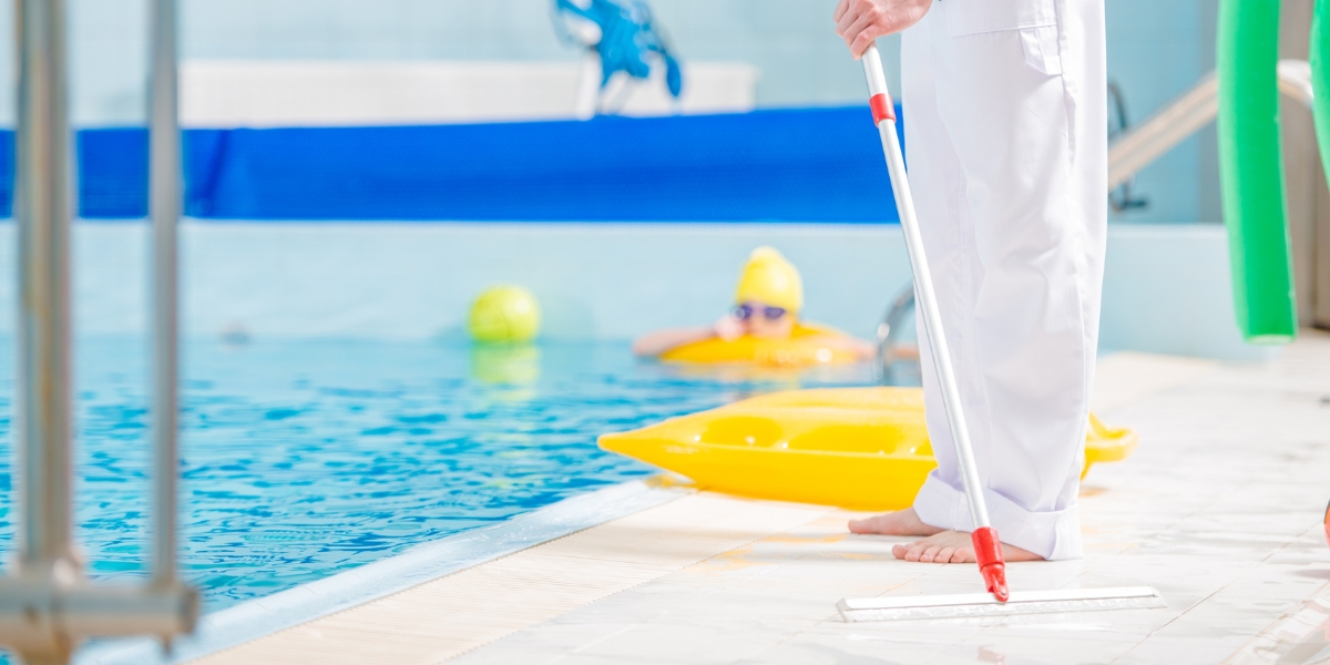 swimming pool cleaning services